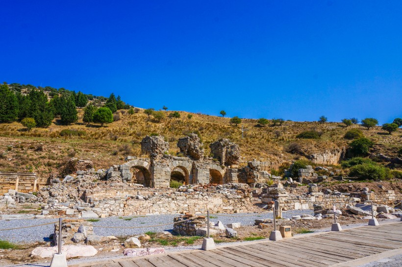 土耳其塞尔丘克以弗所古城自然风景图片