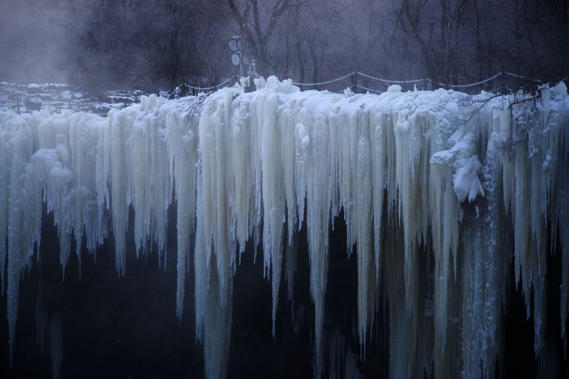 黑龙江吊水楼冰瀑布自然风景图片
