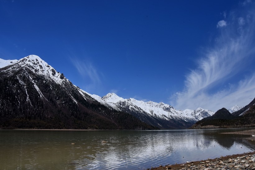 美丽的西藏然乌湖风景图片