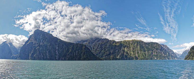 新西兰南岛米尔福德峡湾自然风景图片