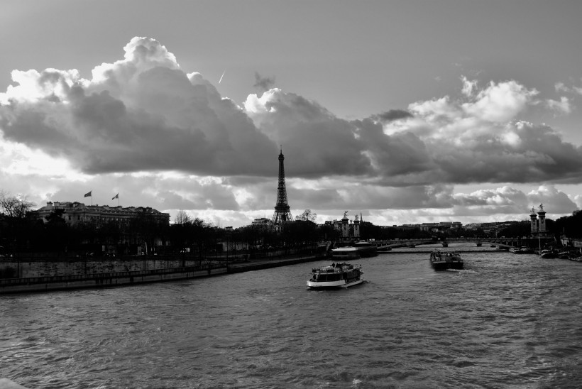 法国巴黎塞纳河沿岸风景图片