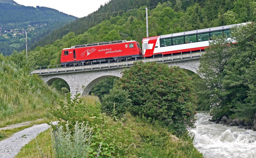 瑞士齿轨登山列车图片