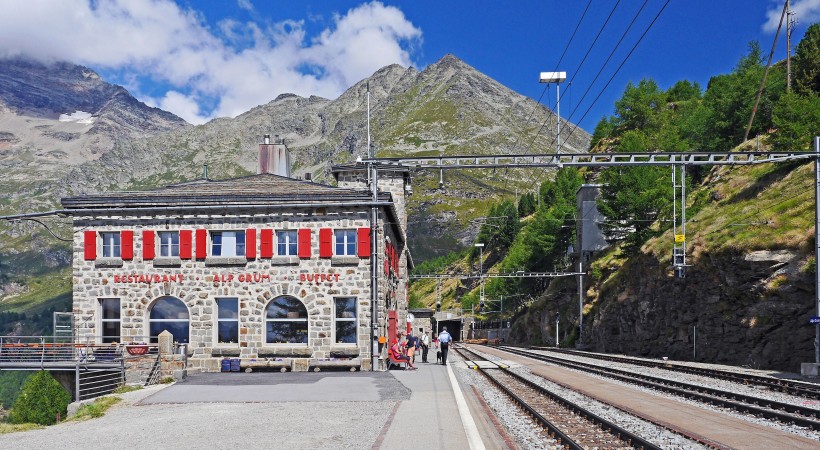 欧洲贝尔尼纳铁路风景图片