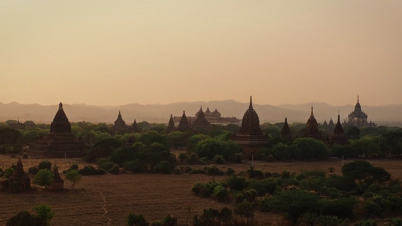 缅甸佛塔建筑风景图片