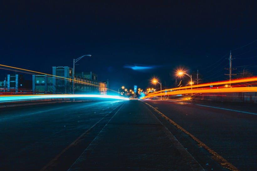 城市街道夜景图片