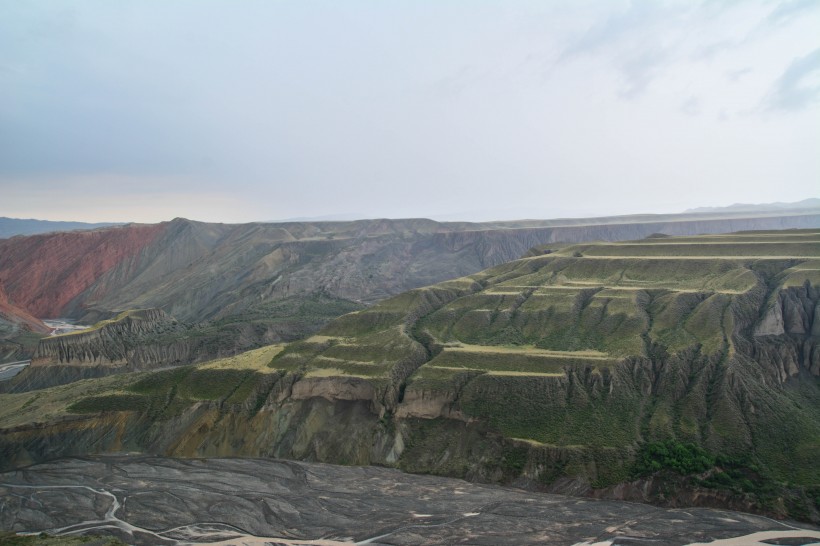 新疆乌苏大峡谷自然风景图片