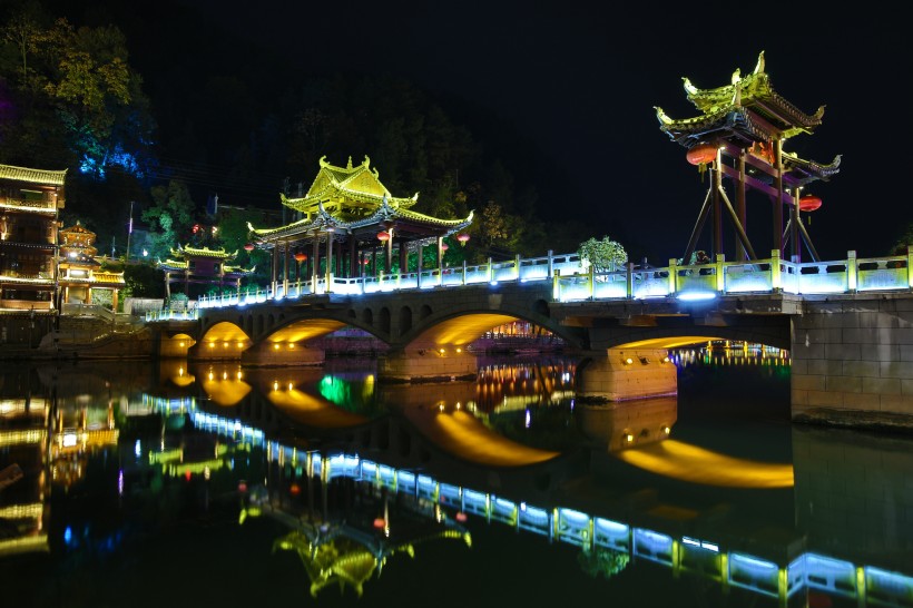 湖南凤凰古城夜景图片