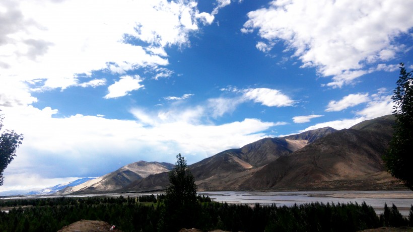 西藏雅鲁藏布江风景图片