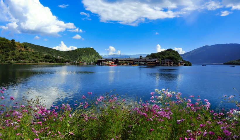 云南沪沽湖风景图片