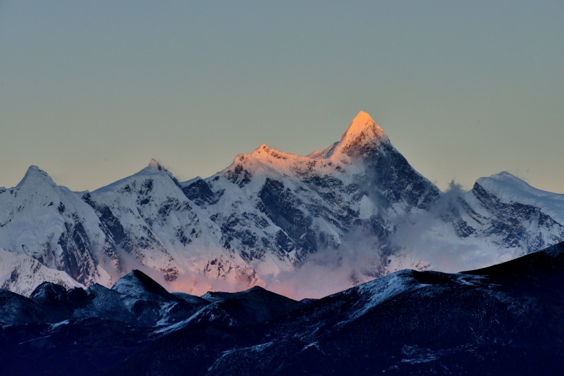 西藏南迦巴瓦峰图片