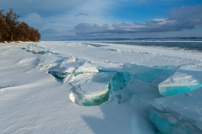 俄罗斯贝加尔湖奥利洪岛风景图片