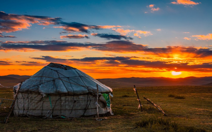 内蒙古贡格尔草原日落晚霞唯美风景图片