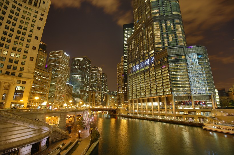 美国芝加哥河夜景图片