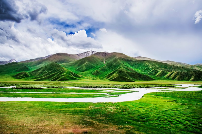 新疆巴音布鲁克风景图片