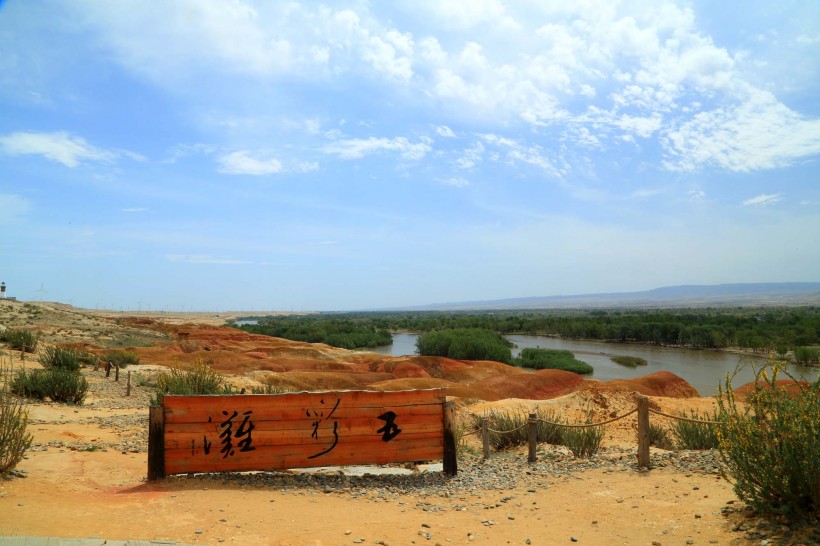 新疆五彩滩风景图片