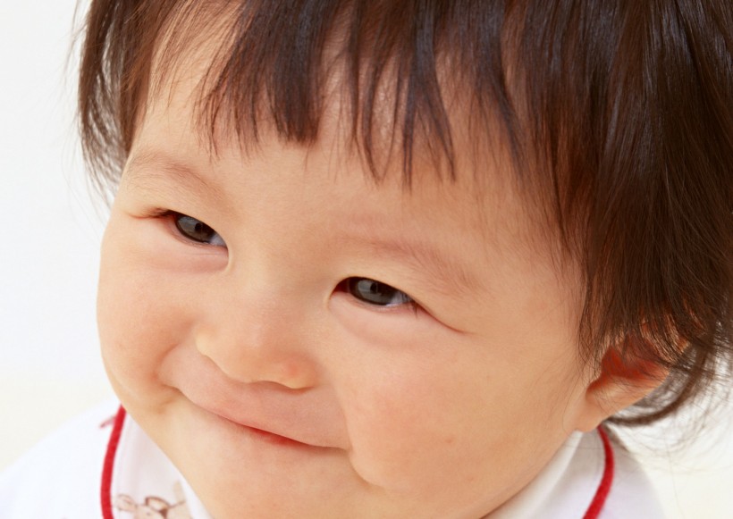婴幼儿脸部表情特写图片