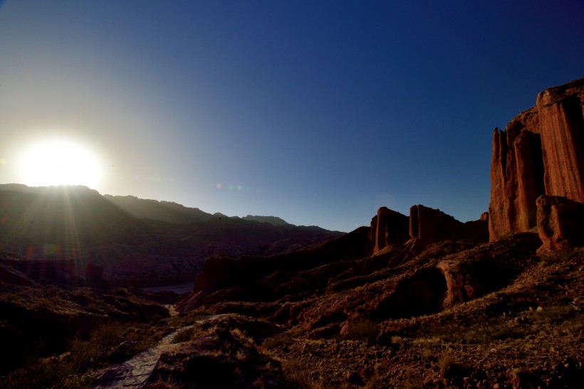 新疆阿克苏托木尔峰峡谷风景图片