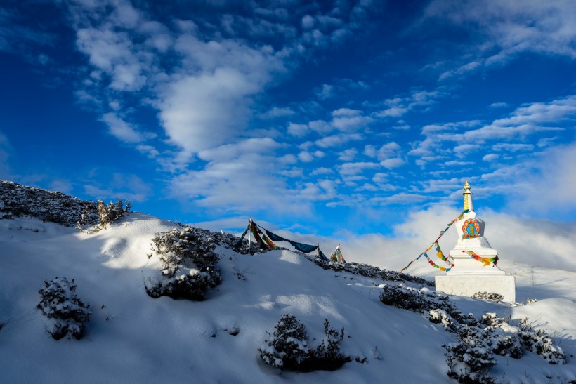 四川高尔寺山雪景图片