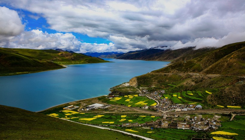 西藏羊卓雍措风景图片