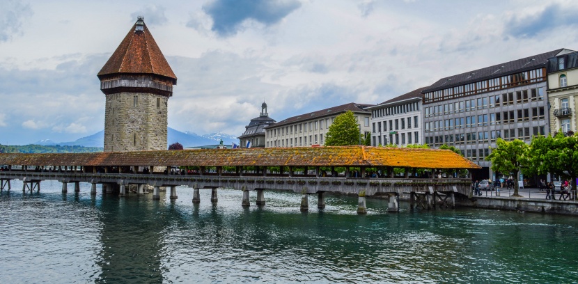 瑞士卡佩尔桥建筑风景图片