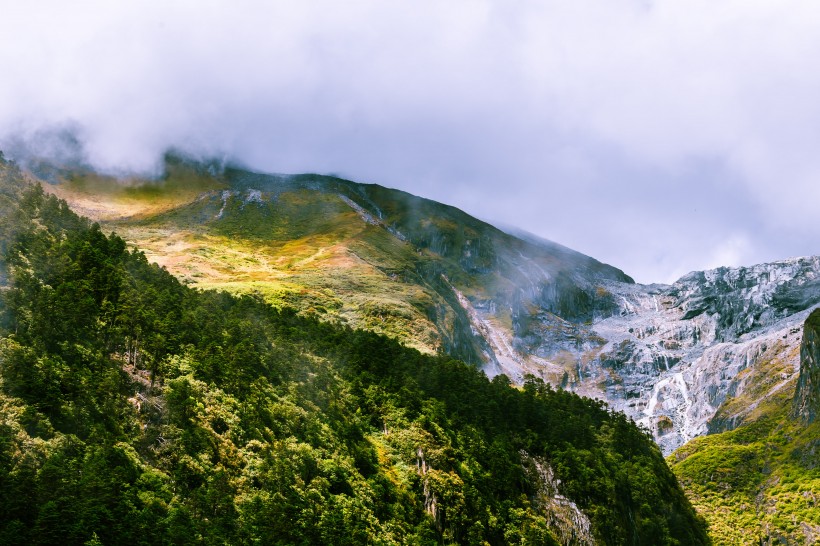 四川贡嘎山的山水风景图片