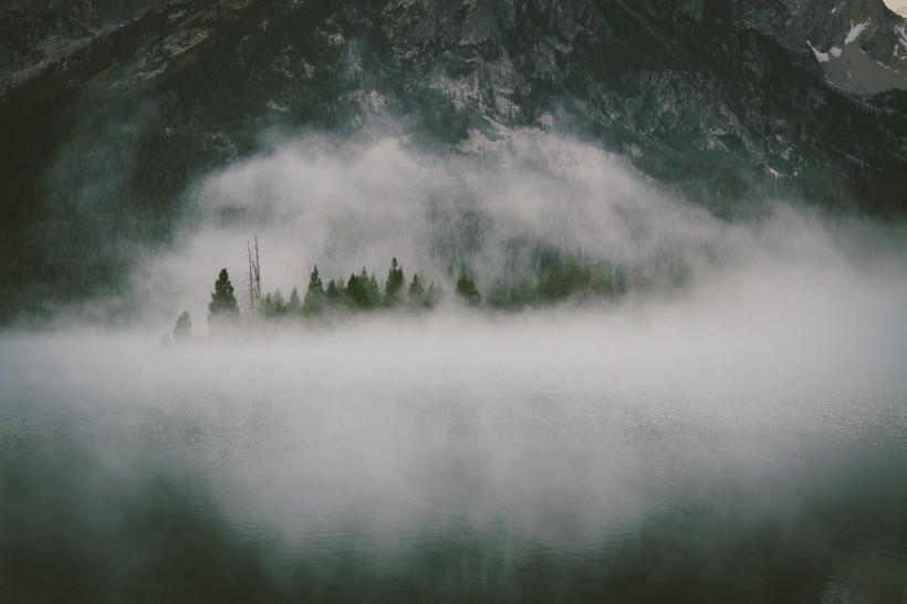 山间的雾图片