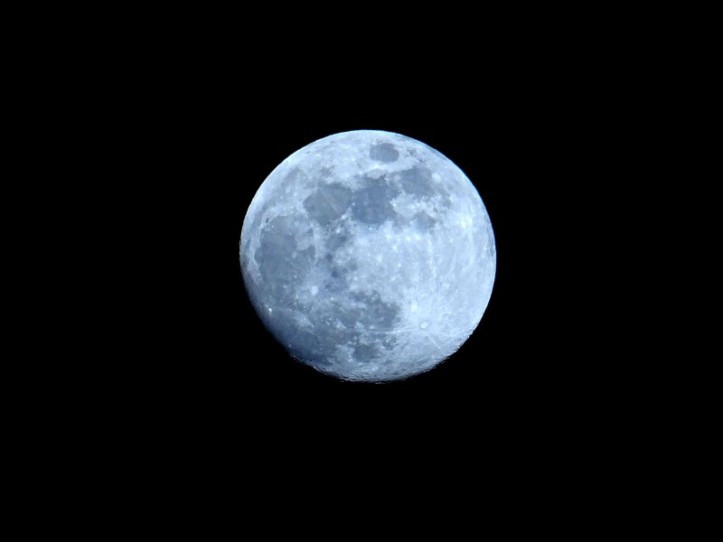 空中的月亮图片