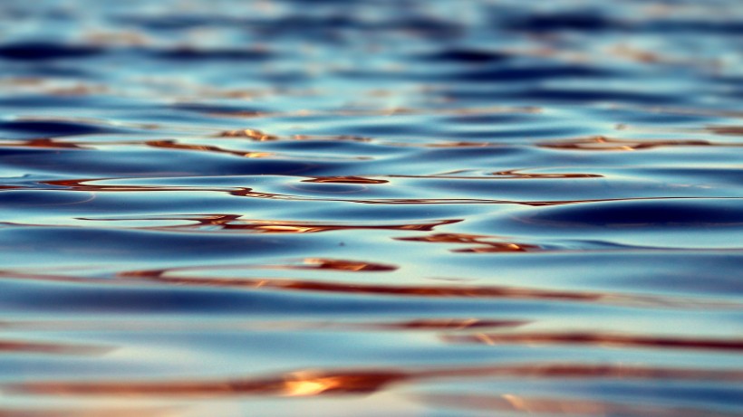 波光粼粼的水面图案背景图片