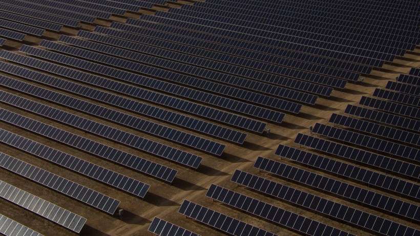 环保太阳能电池板图片