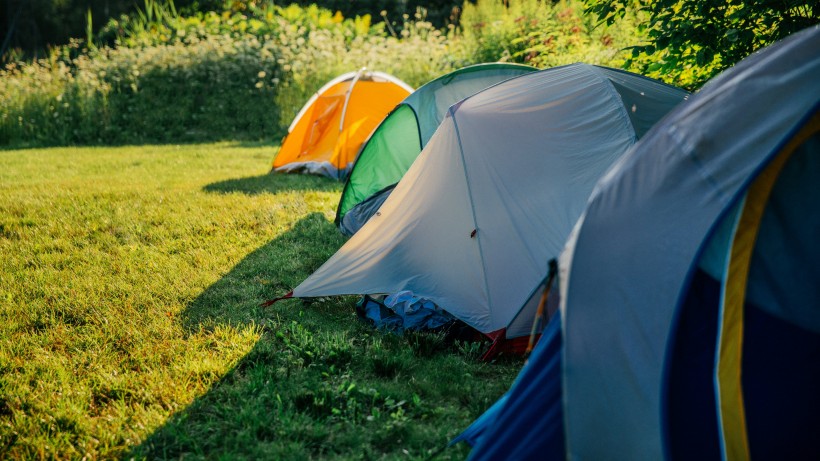 野外宿营的帐篷图片