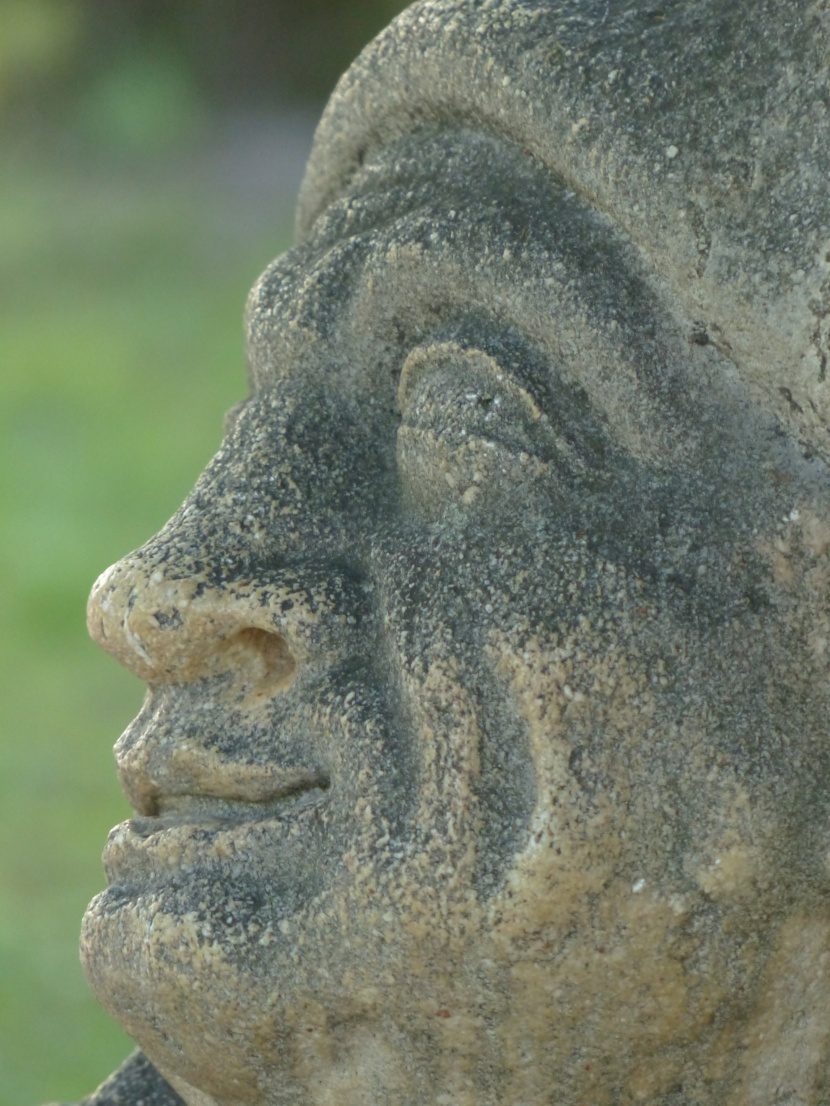 矮人石雕像图片