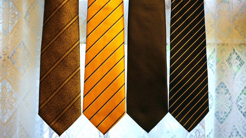彩色花纹的领带图片