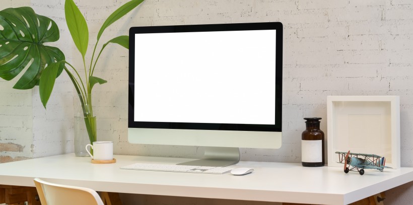 白屏的Mac苹果电脑图片