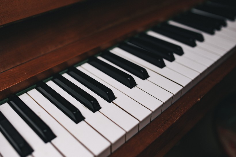 优雅的键盘乐器钢琴图片 