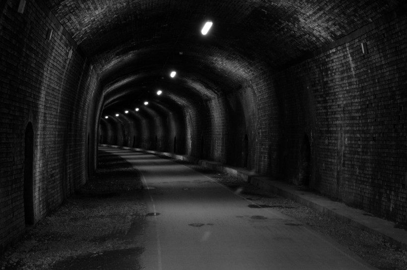 城市公路隧道图片