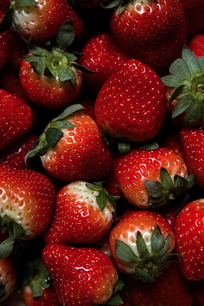 酸甜鲜红的草莓图片