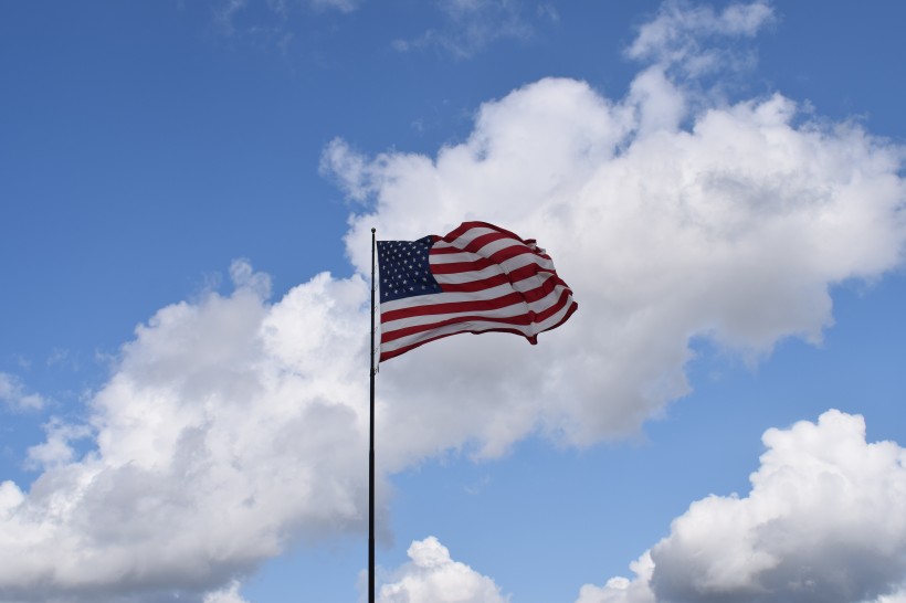 飘扬的美国国旗图片