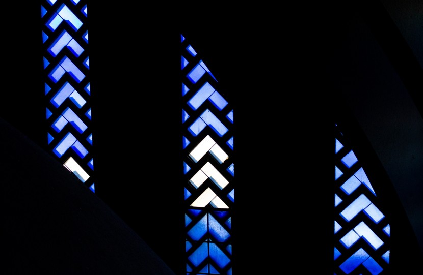 绚丽的教堂彩色玻璃窗图片
