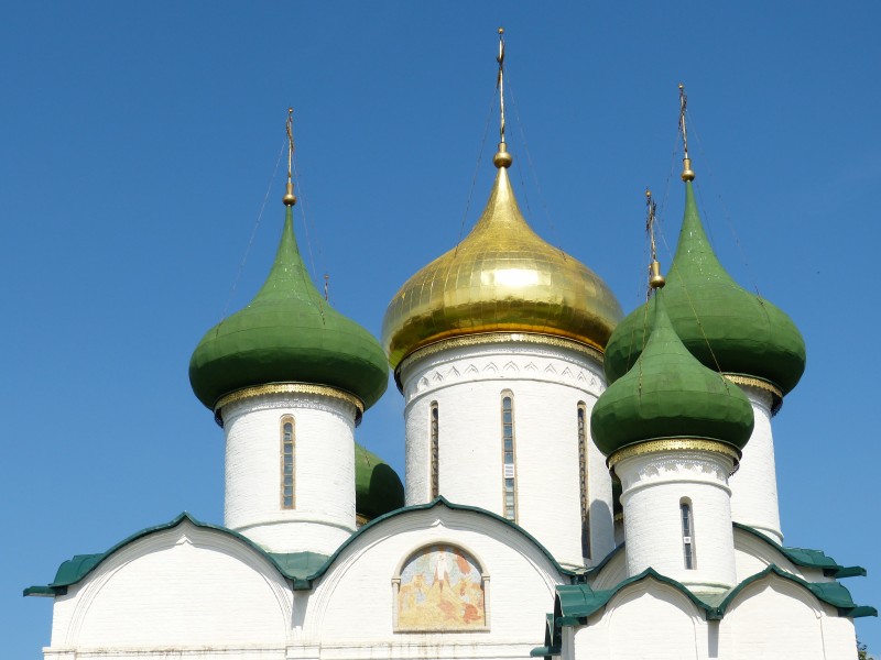 金黄圆顶的教堂图片