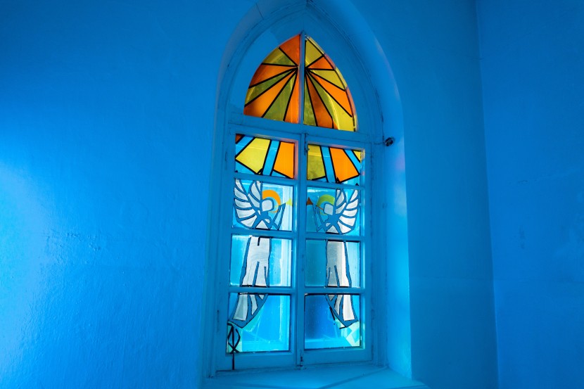 绚丽的教堂彩色玻璃窗图片
