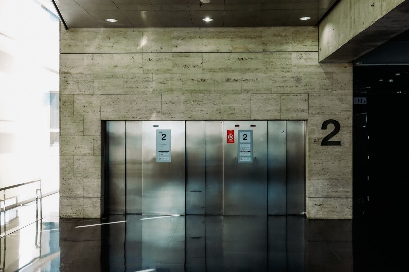 方便快捷的自动电梯图片