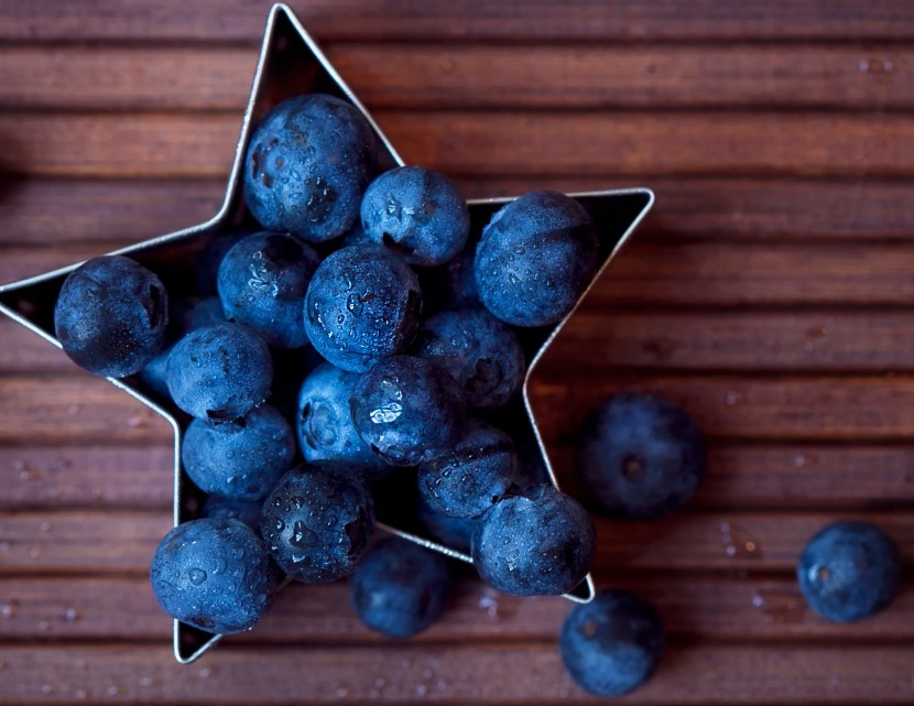 新鲜美味的蓝莓图片