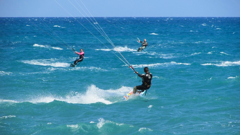有趣的风筝冲浪图片