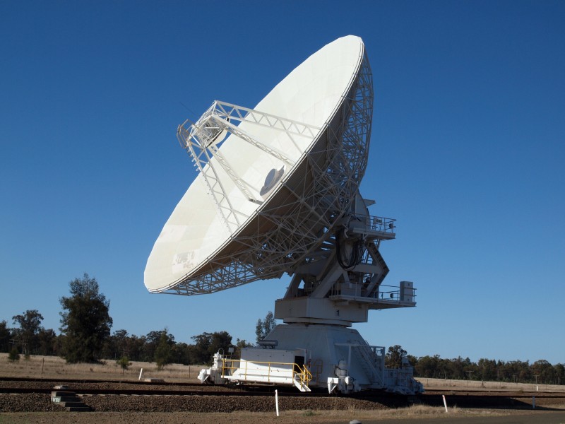 观测天体的射电望远镜图片