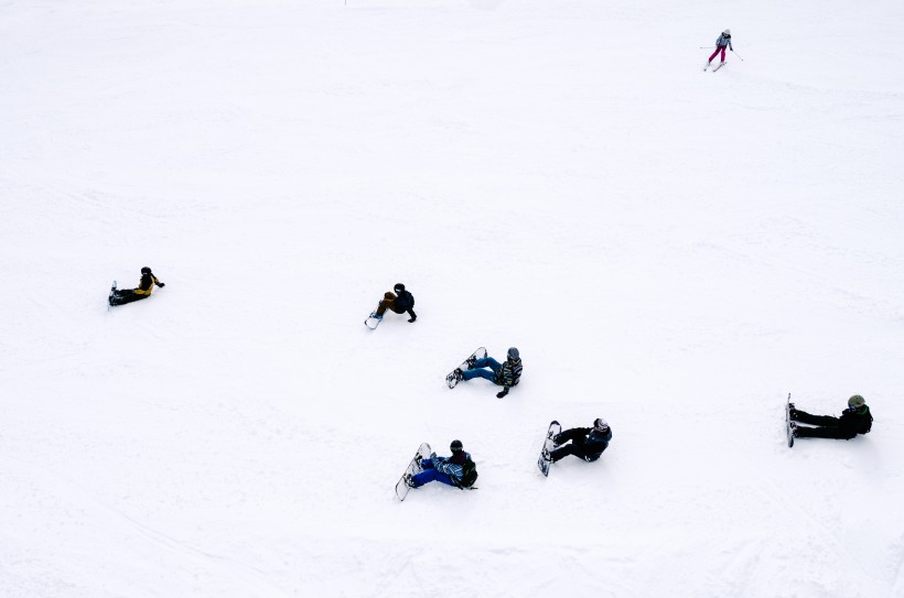 危险刺激的滑雪运动图片