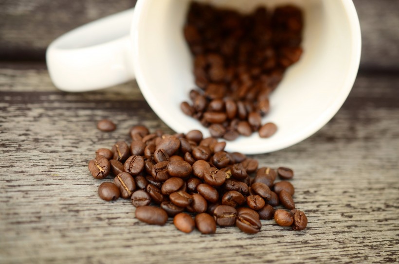 棕色浓香的咖啡豆图片
