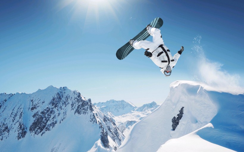 滑板滑雪极限运动图片