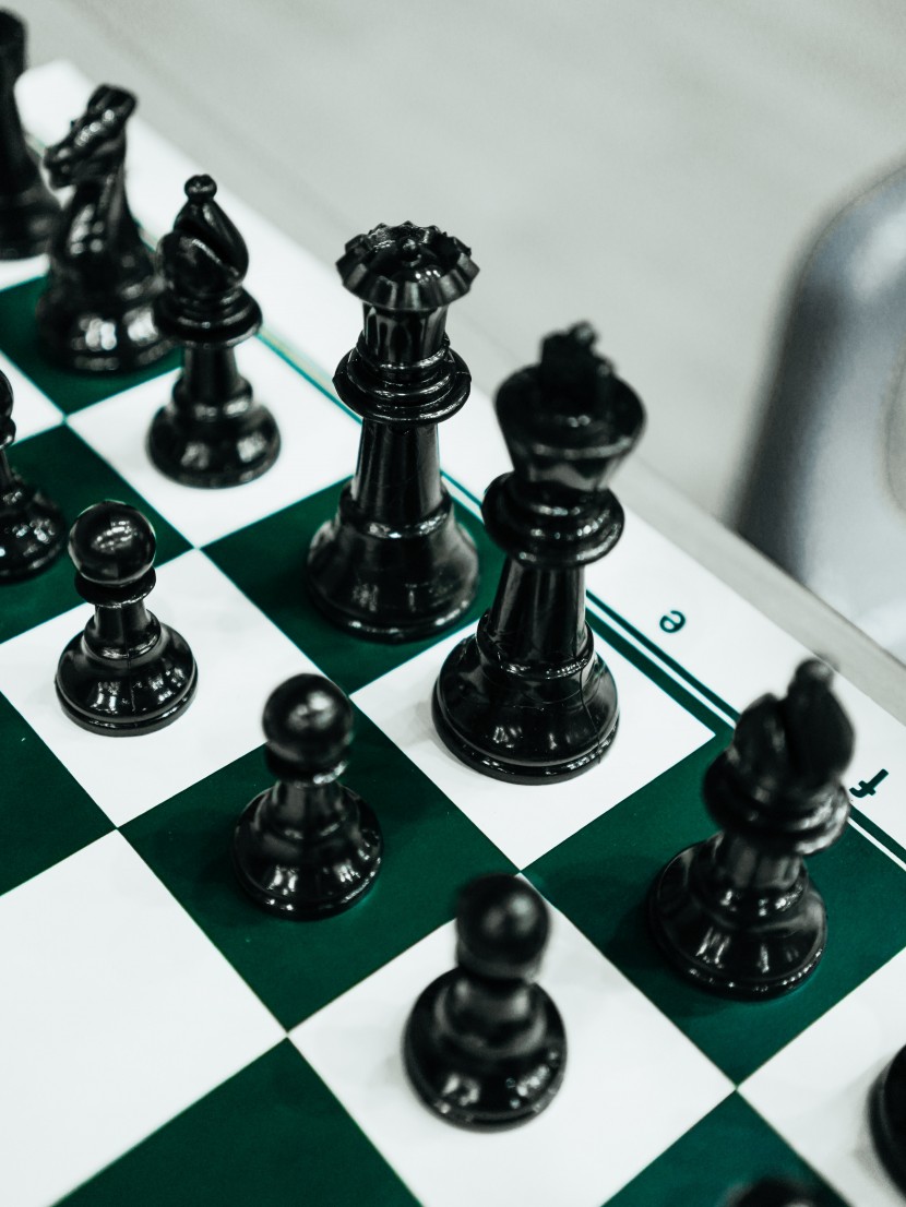 毅力博弈的国际象棋图片