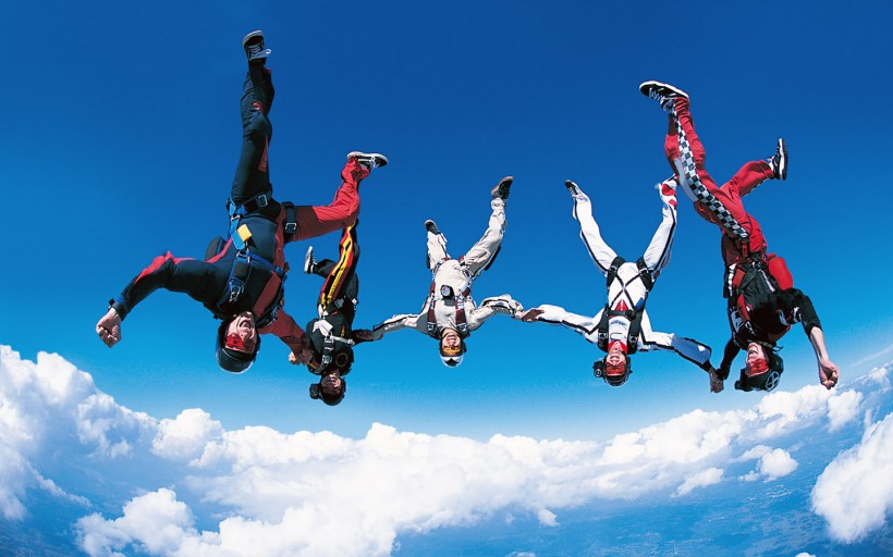 高空跳伞极限运动图片