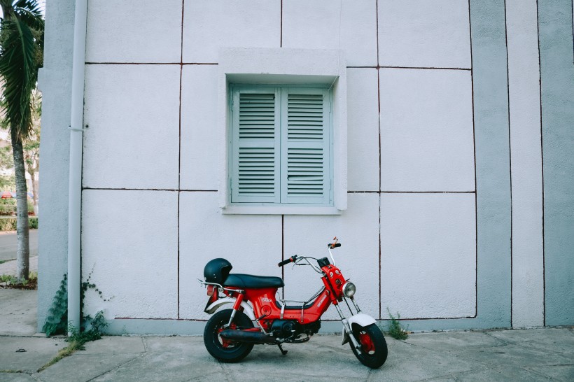 红色的摩托车图片